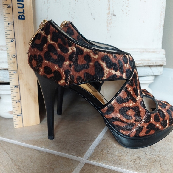 MICHAEL MICHAEL KORS AUTHENTIC CALF HAIR PEEP TOE CRISS CROSSED SANDALS - Picture 4 of 8